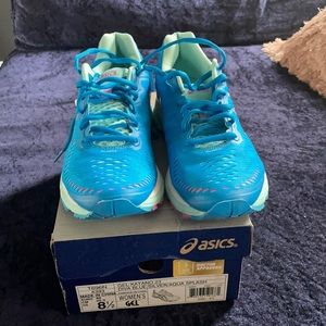 ASICS running shoes *Doctor Association Approved*